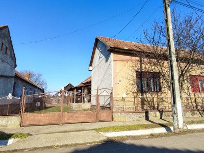 De vânzare Casă 5 camere cu teren 572 mp Berveni SM - Comision 0% cumpărător