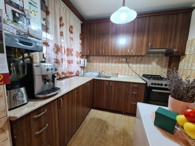 De Vânzare apartament 3 camere Careiului