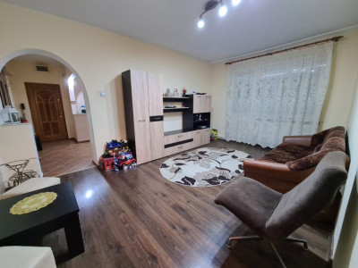 De Vânzare apartament 3 camere Botizului