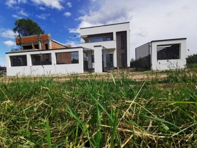 Comision zero - Case Bradu - SERENITY PARK BRADU - CASE IN STIL MEDITERANEAN!