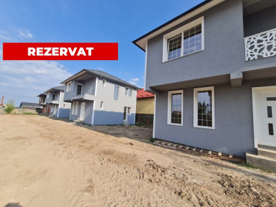 Case LA CHEIE - 4 camere - langa oras, pe str. Olteni