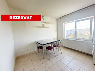 Apartament 3 camere ( transformat din 4 camere) decomandat disponibil imediat