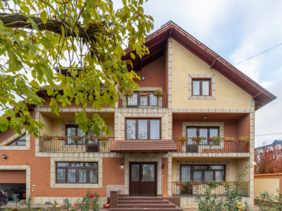 Casă spațioasă cu 8 camere - Pitești - 0% Comision