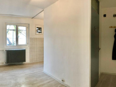 Garsonieră Piața Reșița pretabilă spațiu COMERCIAL/REZIDENȚIAL - COMISION 0%