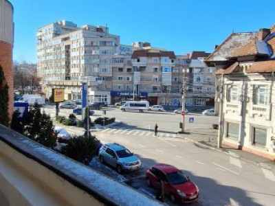 De inchiriat Apartament 2 camere ultracentral Pitesti. 