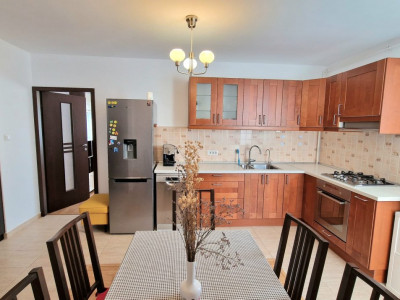 Apartament 3 camere spatios in bloc solid cu parcare, Ozana