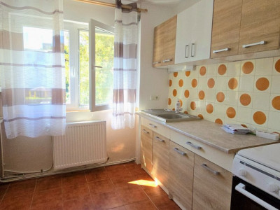 De Vânzare Apartament 3 camere Et 1, M16