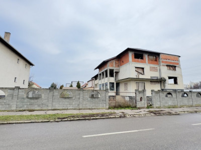 Casă S+P+1+M, 12 camere Str. Cimitirului 13, Zona Penny - Carei - Comision 0% 