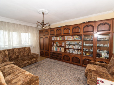 Apartament decomandat Costesti - zona excelenta