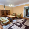 De Vânzare apartament în casă, Central  thumb 1