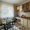 De Vânzare apartament în casă, Central  thumb 3