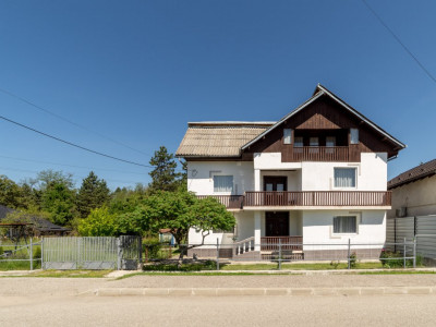 Casa rustica S+P+1 in oras, zona Gruiului, Campulung, AG