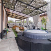 Casa cu piscina si jacuzzi. thumb 2