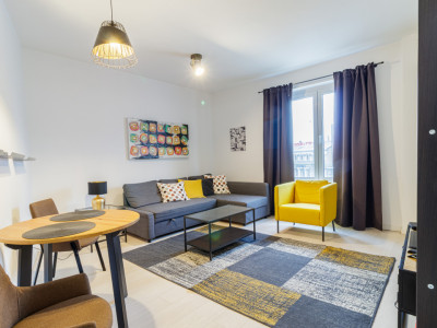 Apartament renovat complet, cu vedere spre ASE | Pta. Romana