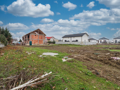 Teren intravilan 500 mp Bragadiru - Mărăcineni colt cu Ghidiceni