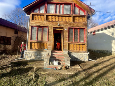 Casa de lemn 110 mp in Cornu de Jos 