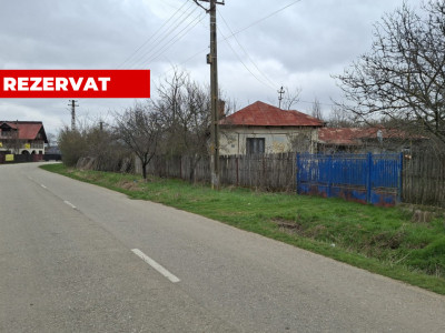 Casa de renovat cu teren 2570 mp in loc. Teiu jud. Arges