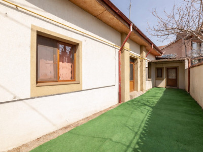 Casa cu potential de transformare, zona centrala  - Str. Sfanta Vineri, Pitesti 