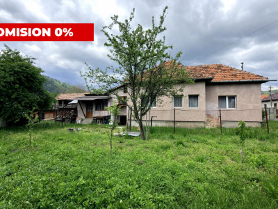 Casa individuala  Leresti la strada principala+ teren 831 mp, utilitati complete