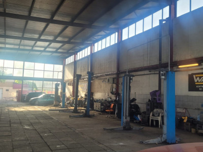 Spatiu comercial complet echipat functional cu 8 rampe