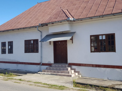 Casă versatilă de vânzare în Comuna Corbi, Argeș – ideală pentru afacere 