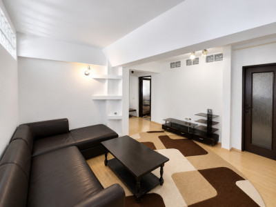 De Închiriat Apartament 4 camere Micro 16