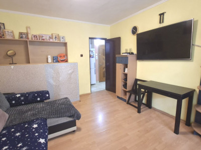 Apartament de 2 camere et.1 zona Piață Razboeni