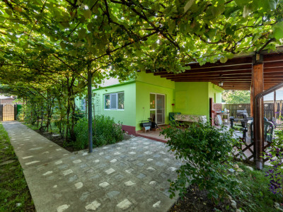 Casa vintage în com. Uliesti, jud. Dâmbovița cu livadă generoasă și anexă
