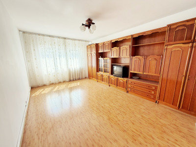 Apartament cu 3 camere decomandat + mansarda  