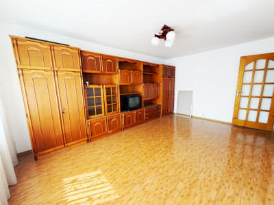 Apartament generos 3 camere decomandat + mansarda Curtea de Arges - Ivancea