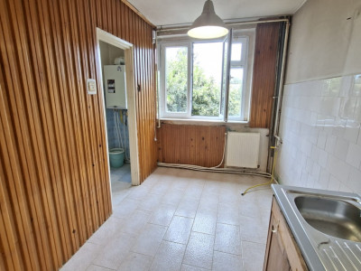 Apartament 4 camere Nord ,Etaj 3 la Poarta Scolii nr 14
