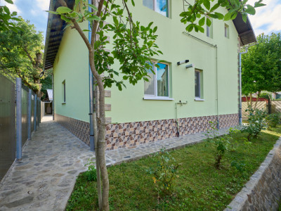 Casa + teren 507 mp cu vecin padurea Pitesti 